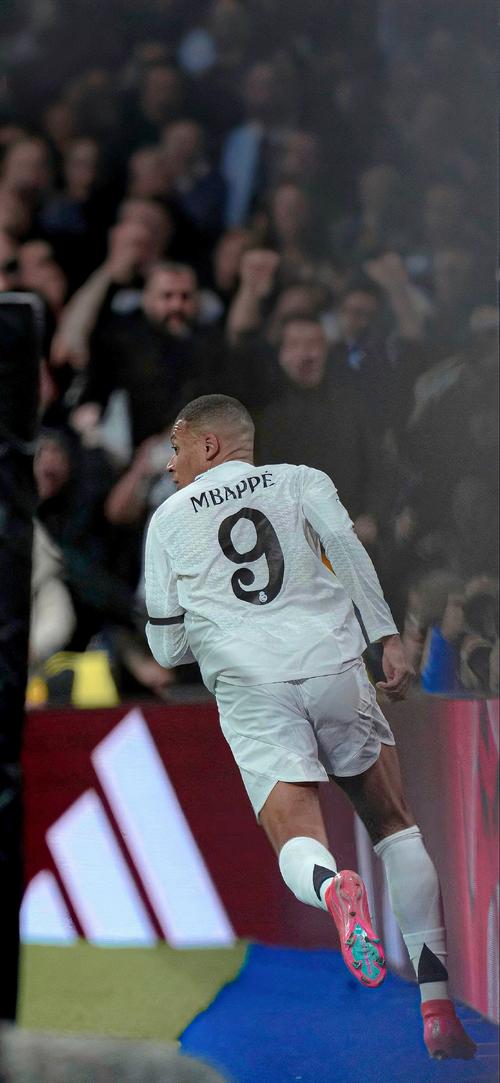 残阵大巴黎击败巴塞罗那