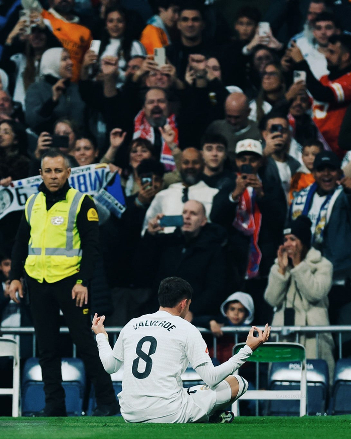 湖人逆转鹈鹕！拉拉维亚+双核轰88分，艾顿末节觉醒，替补仅11分