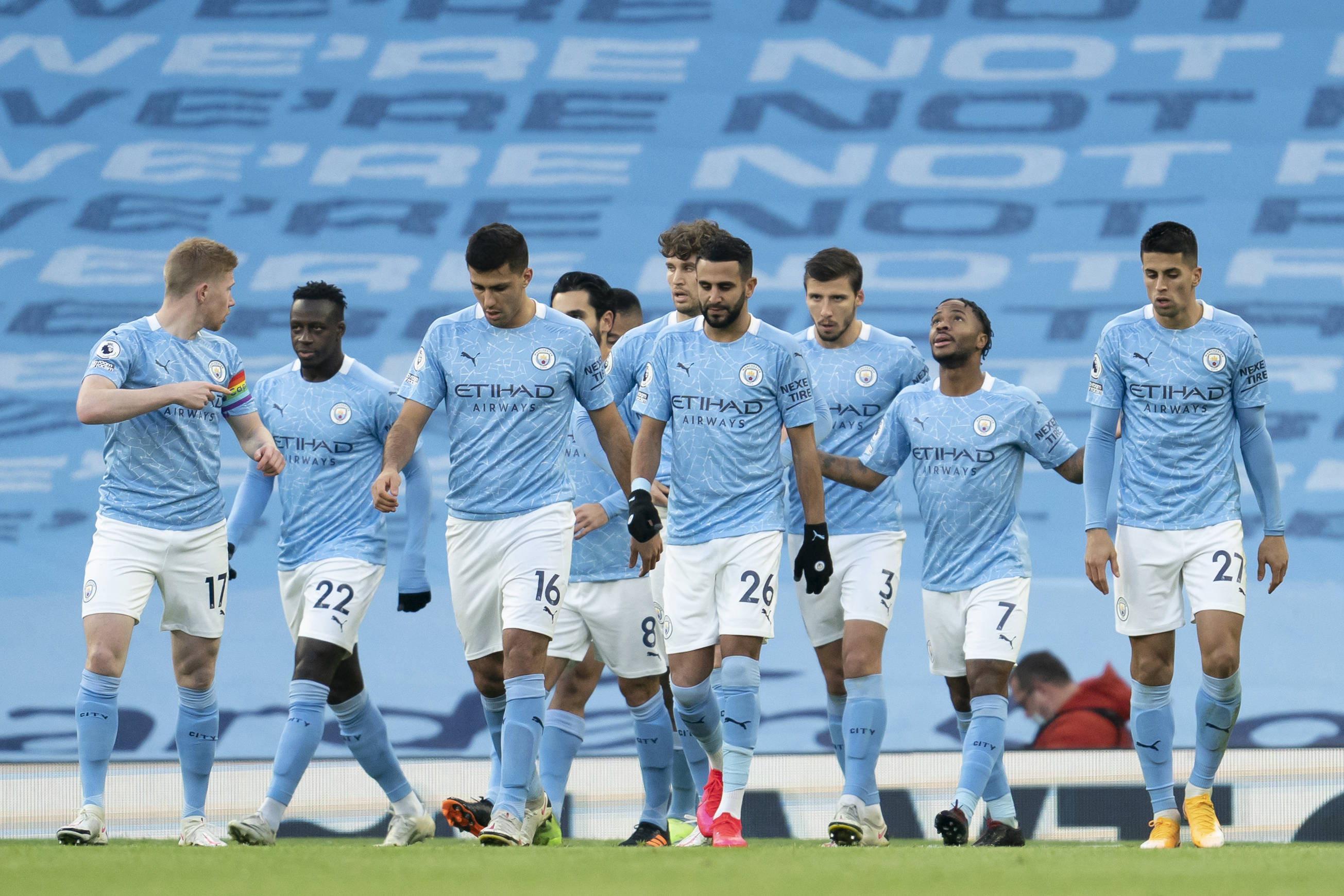 比尔·西蒙斯称独行侠队可能用安东尼·戴维斯，换尼克斯队的唐斯