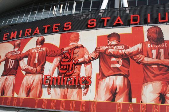 蔡依林演唱会被举报搞邪教仪式：30米机械蛇、金色公牛等引争议；此前曾发声明称为恶意造谣